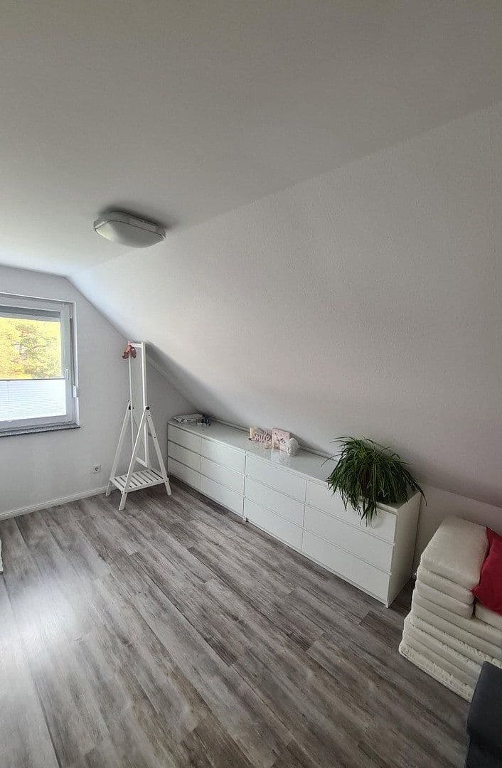 Predaj domu 110 m², pozemok 547 m², Rehfelde, Brandenbursko Predaj domu 110 m², pozemok 547 m², Rehfelde, Brandenbursko