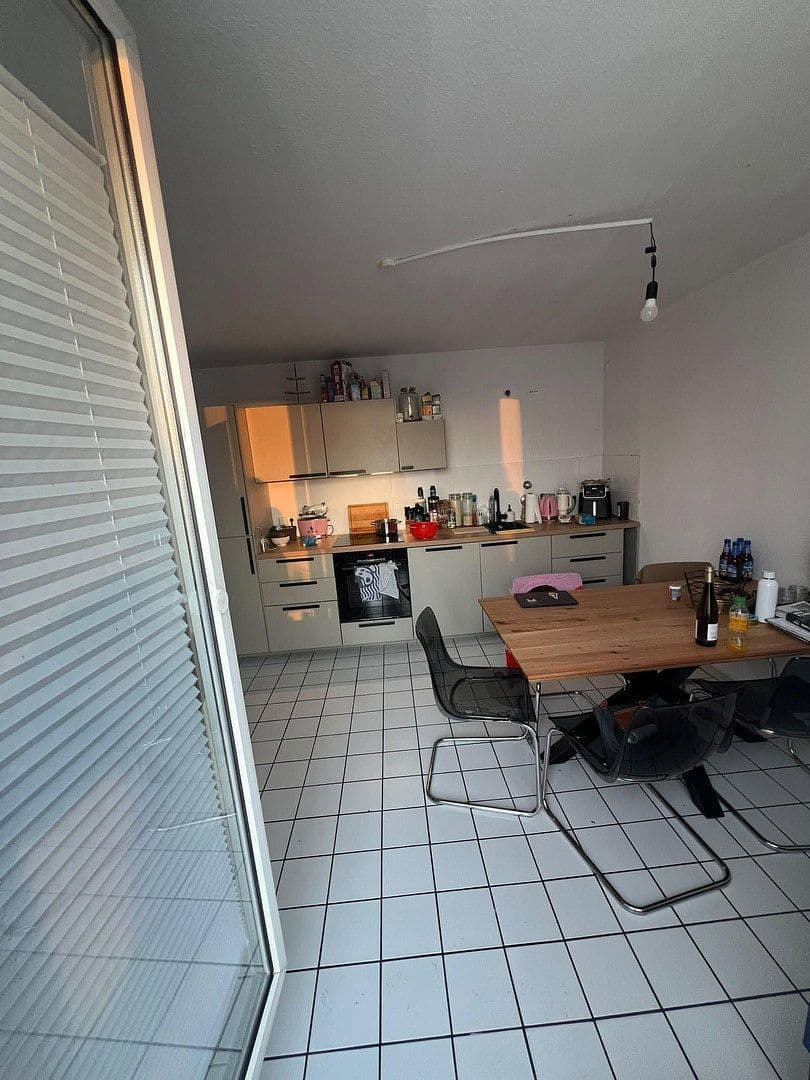 Prenájom bytu 3-izbový 80 m², Markusstr. 9, Niederkassel, Severné Porýnie - Westfálsko Prenájom bytu 3-izbový 80 m², Markusstr. 9, Niederkassel, Severné Porýnie - Westfálsko