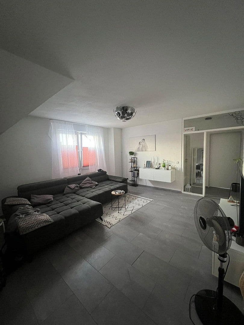 Prenájom bytu 3-izbový 80 m², Markusstr. 9, Niederkassel, Severné Porýnie - Westfálsko Prenájom bytu 3-izbový 80 m², Markusstr. 9, Niederkassel, Severné Porýnie - Westfálsko