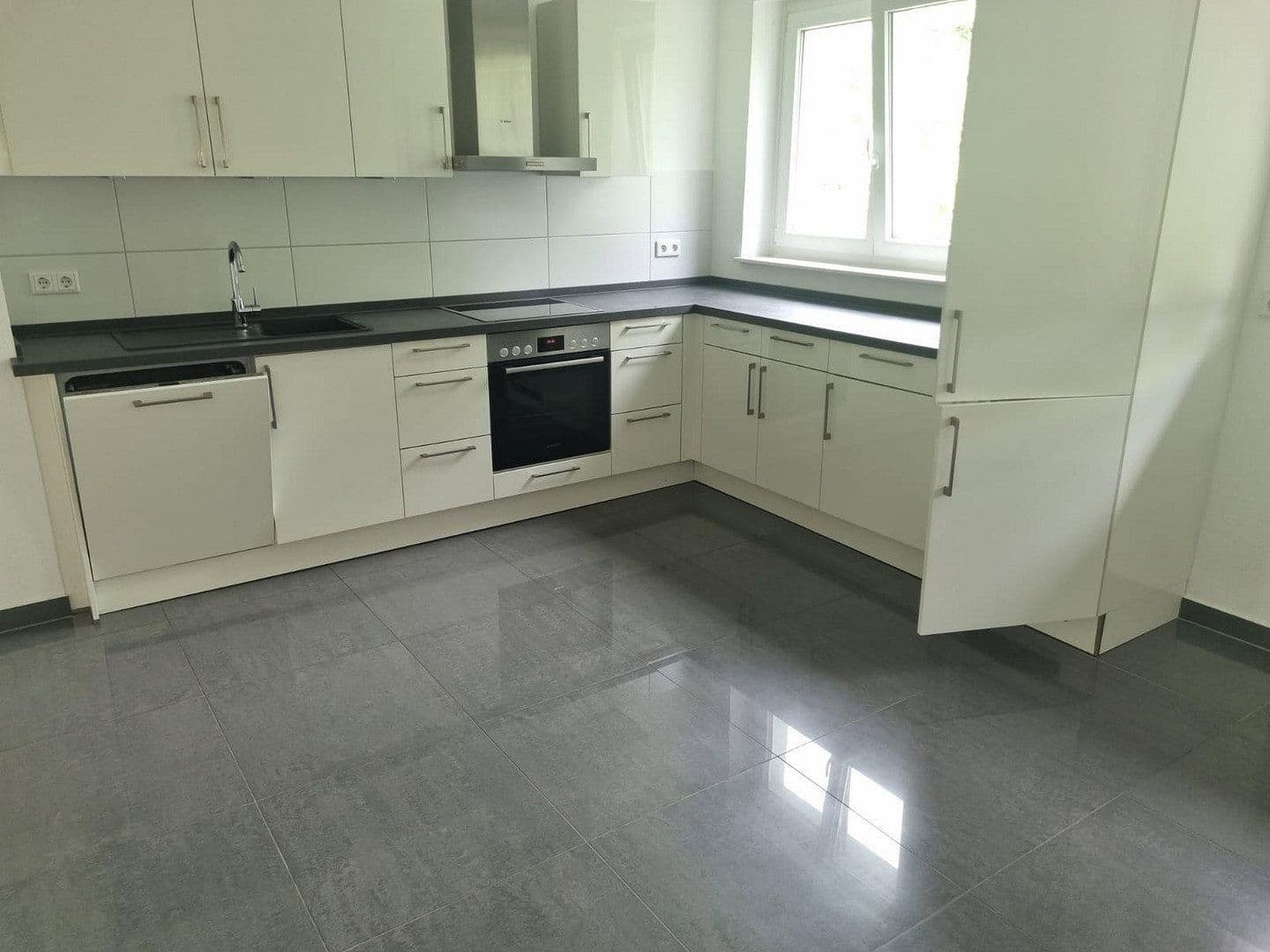 Prenájom bytu 4-izbový 114 m², Mannheim, Bádensko-Wurttembersko Prenájom bytu 4-izbový 114 m², Mannheim, Bádensko-Wurttembersko