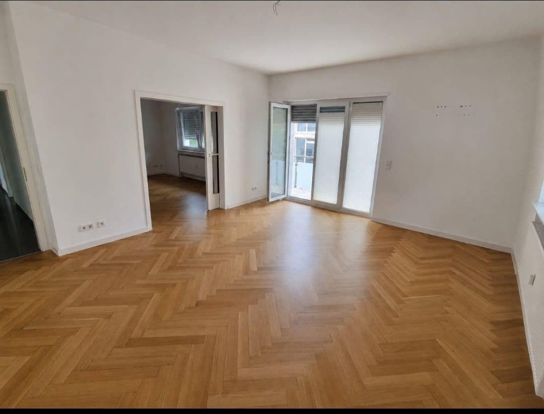 Prenájom bytu 4-izbový 114 m², Mannheim, Bádensko-Wurttembersko Prenájom bytu 4-izbový 114 m², Mannheim, Bádensko-Wurttembersko