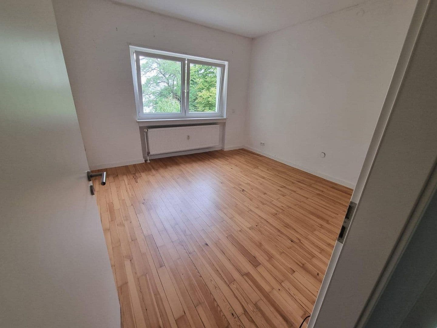 Prenájom bytu 4-izbový 114 m², Mannheim, Bádensko-Wurttembersko Prenájom bytu 4-izbový 114 m², Mannheim, Bádensko-Wurttembersko