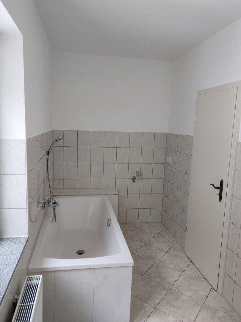 Prenájom bytu 3-izbový 80 m², Lößnitztal 122, Oederan, Sasko Prenájom bytu 3-izbový 80 m², Lößnitztal 122, Oederan, Sasko