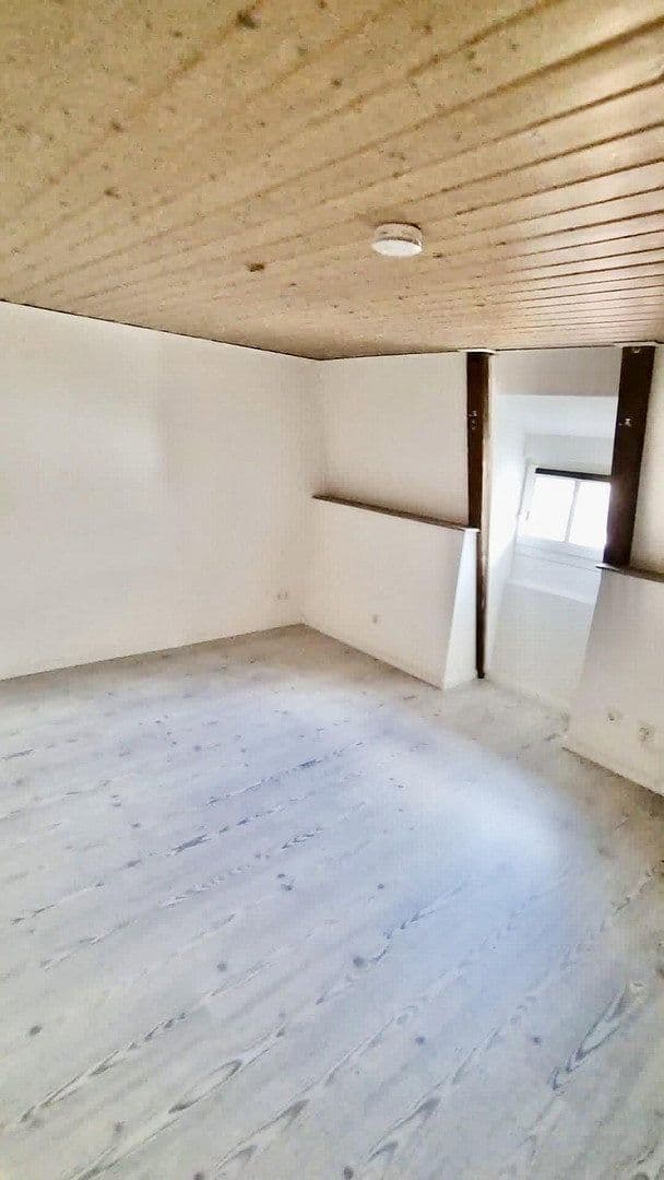 Prenájom bytu 4-izbový 90 m², Simmozheim, Bádensko-Wurttembersko Prenájom bytu 4-izbový 90 m², Simmozheim, Bádensko-Wurttembersko