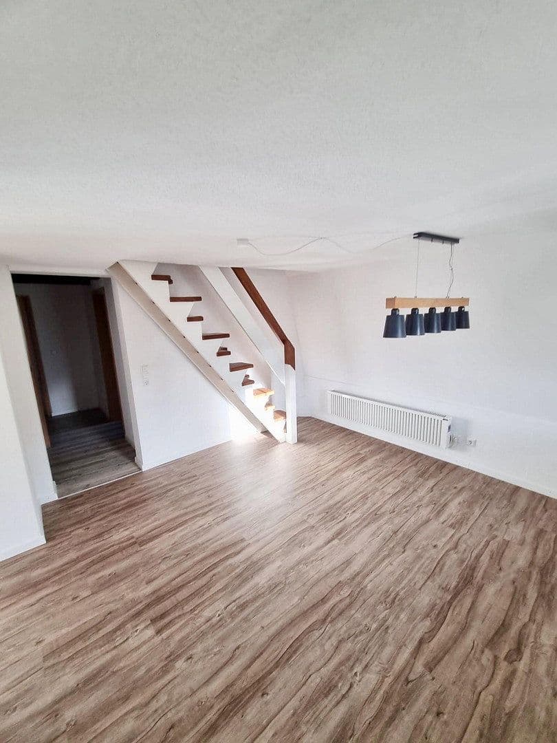 Prenájom bytu 4-izbový 90 m², Simmozheim, Bádensko-Wurttembersko Prenájom bytu 4-izbový 90 m², Simmozheim, Bádensko-Wurttembersko