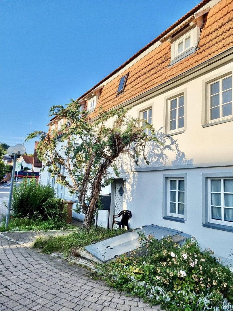 Prenájom bytu 4-izbový 90 m², Simmozheim, Bádensko-Wurttembersko Prenájom bytu 4-izbový 90 m², Simmozheim, Bádensko-Wurttembersko