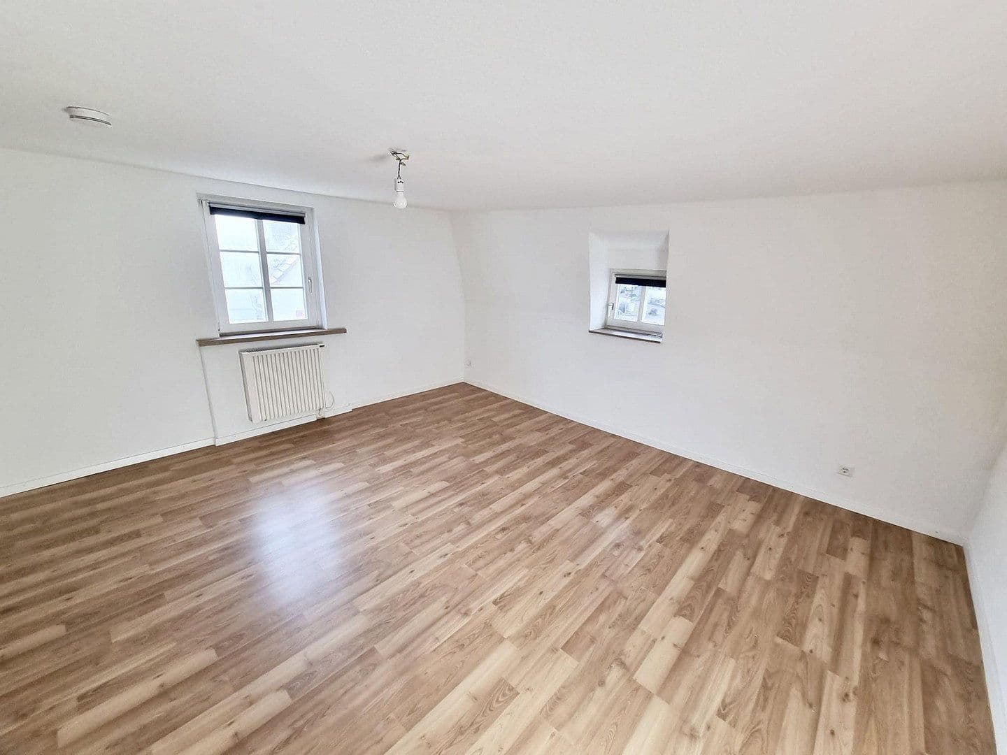 Prenájom bytu 4-izbový 90 m², Simmozheim, Bádensko-Wurttembersko Prenájom bytu 4-izbový 90 m², Simmozheim, Bádensko-Wurttembersko