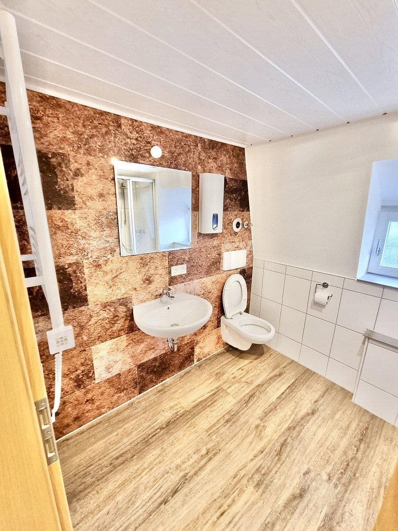 Prenájom bytu 4-izbový 90 m², Simmozheim, Bádensko-Wurttembersko Prenájom bytu 4-izbový 90 m², Simmozheim, Bádensko-Wurttembersko