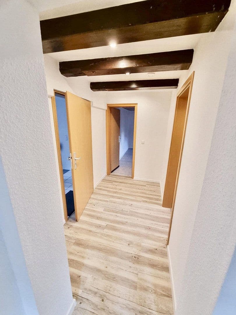 Prenájom bytu 4-izbový 90 m², Simmozheim, Bádensko-Wurttembersko Prenájom bytu 4-izbový 90 m², Simmozheim, Bádensko-Wurttembersko