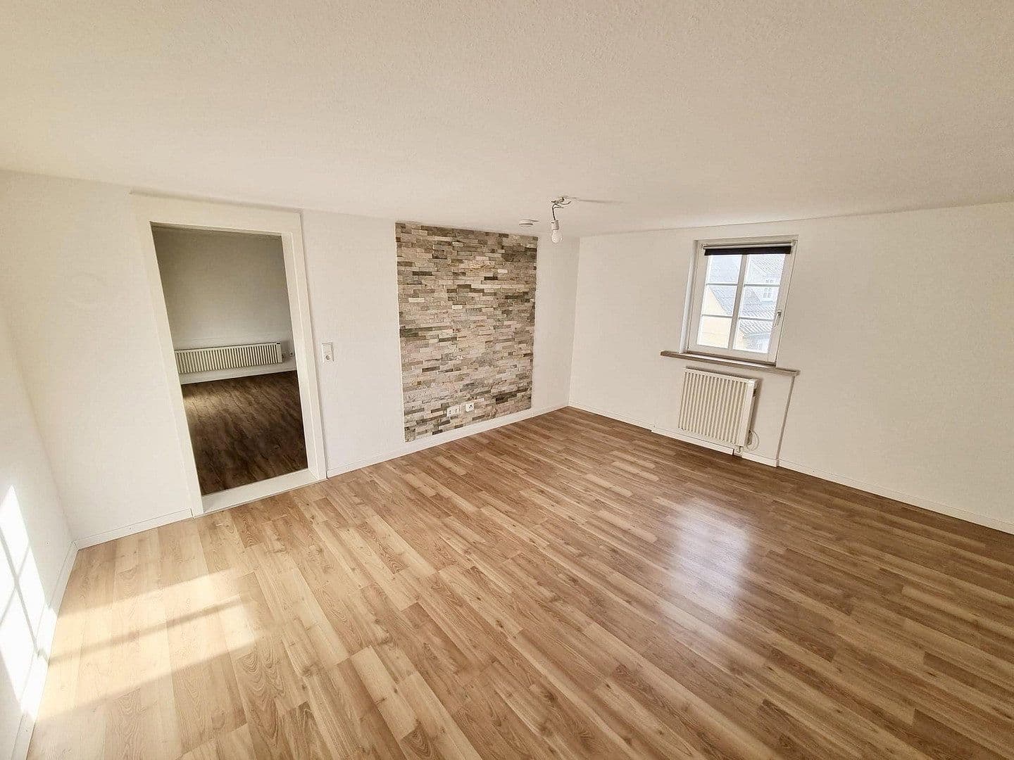 Prenájom bytu 4-izbový 90 m², Simmozheim, Bádensko-Wurttembersko Prenájom bytu 4-izbový 90 m², Simmozheim, Bádensko-Wurttembersko