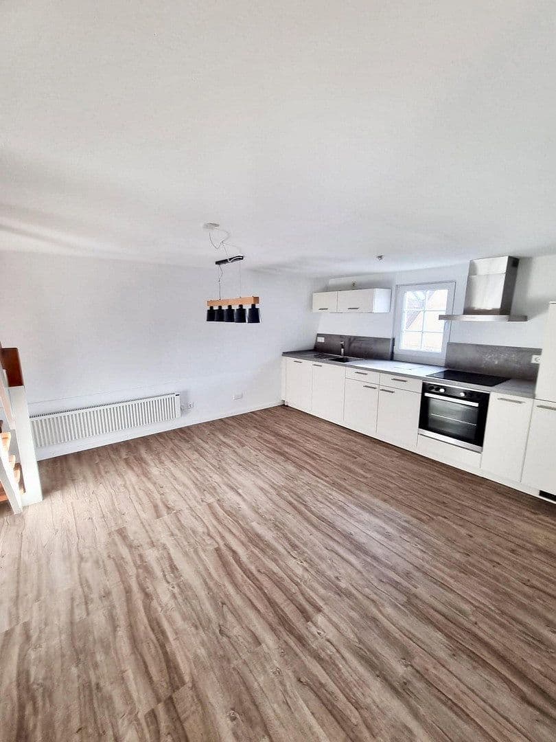 Prenájom bytu 4-izbový 90 m², Simmozheim, Bádensko-Wurttembersko Prenájom bytu 4-izbový 90 m², Simmozheim, Bádensko-Wurttembersko