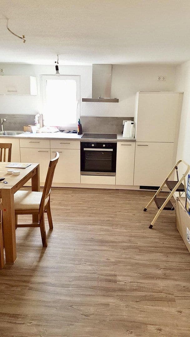 Prenájom bytu 4-izbový 90 m², Simmozheim, Bádensko-Wurttembersko Prenájom bytu 4-izbový 90 m², Simmozheim, Bádensko-Wurttembersko