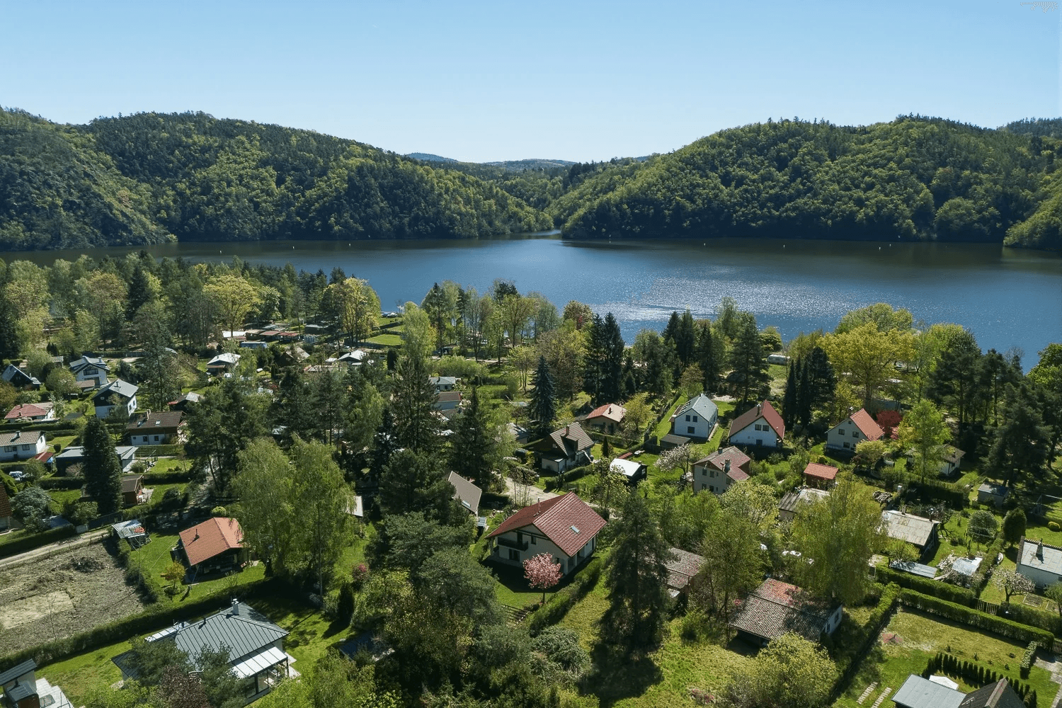 Predaj rekreačného objektu 155 m², pozemok 705 m², Slapy, Středočeský kraj Predaj rekreačného objektu 155 m², pozemok 705 m², Slapy, Středočeský kraj