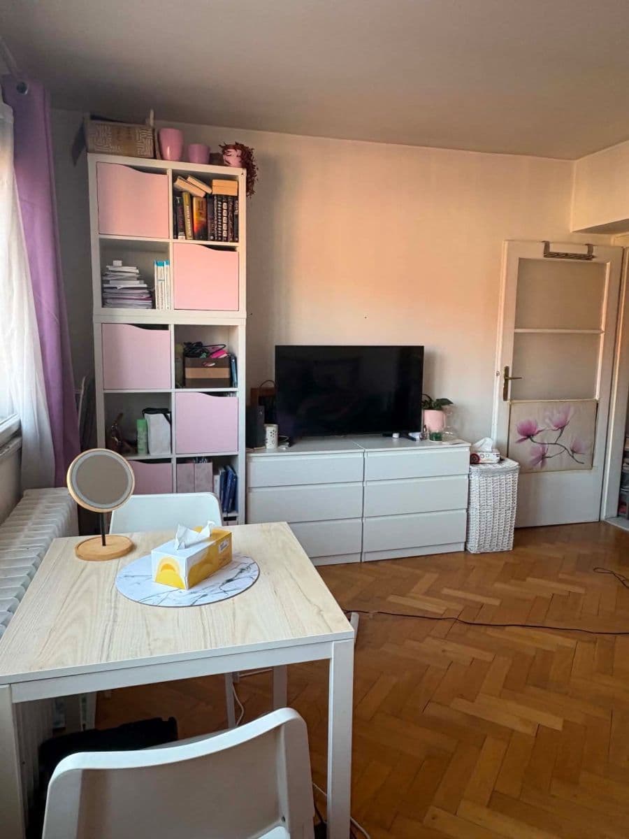 Prenájom bytu 1-izbový 24 m², Kouřimská, Praha, Praha Prenájom bytu 1-izbový 24 m², Kouřimská, Praha, Praha