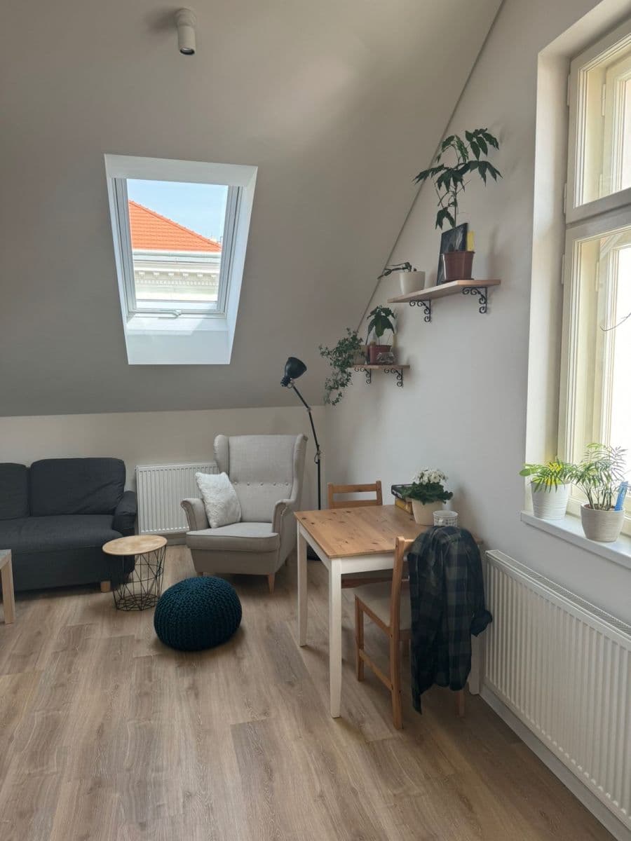 Prenájom bytu 1-izbový 69 m², Grafická, Praha, Praha Prenájom bytu 1-izbový 69 m², Grafická, Praha, Praha