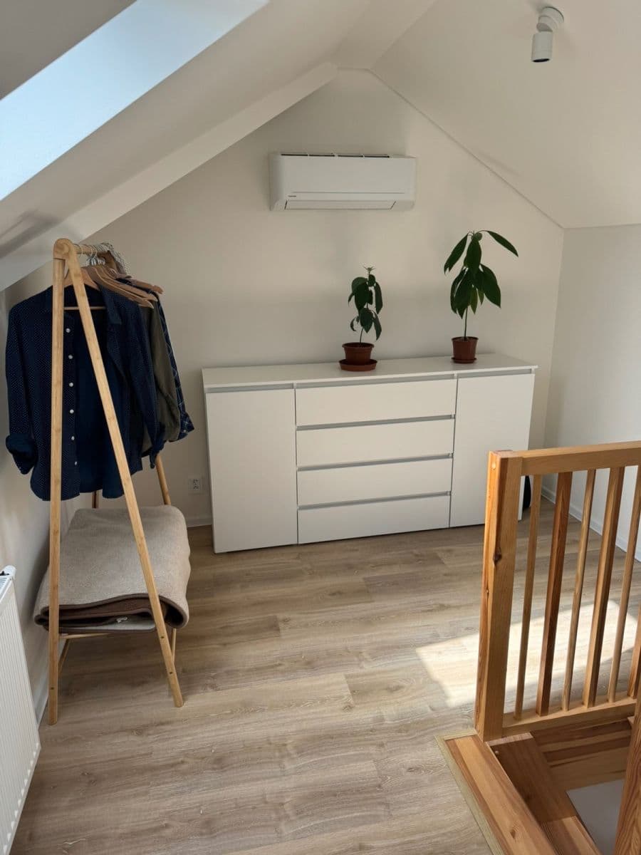 Prenájom bytu 1-izbový 69 m², Grafická, Praha, Praha Prenájom bytu 1-izbový 69 m², Grafická, Praha, Praha