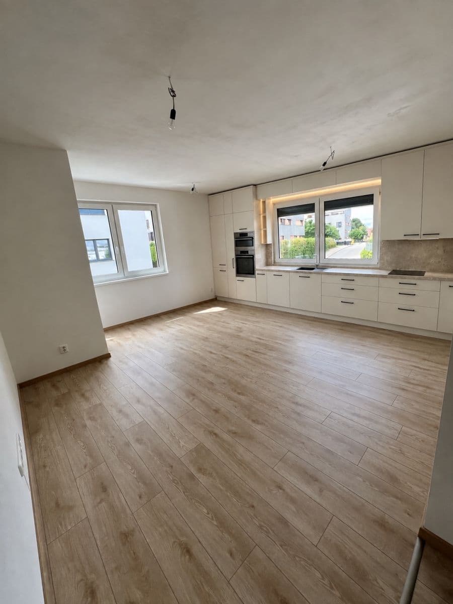 Prenájom bytu 2-izbový 56 m², Stromovka, Havlíčkův Brod, Kraj Vysočina Prenájom bytu 2-izbový 56 m², Stromovka, Havlíčkův Brod, Kraj Vysočina