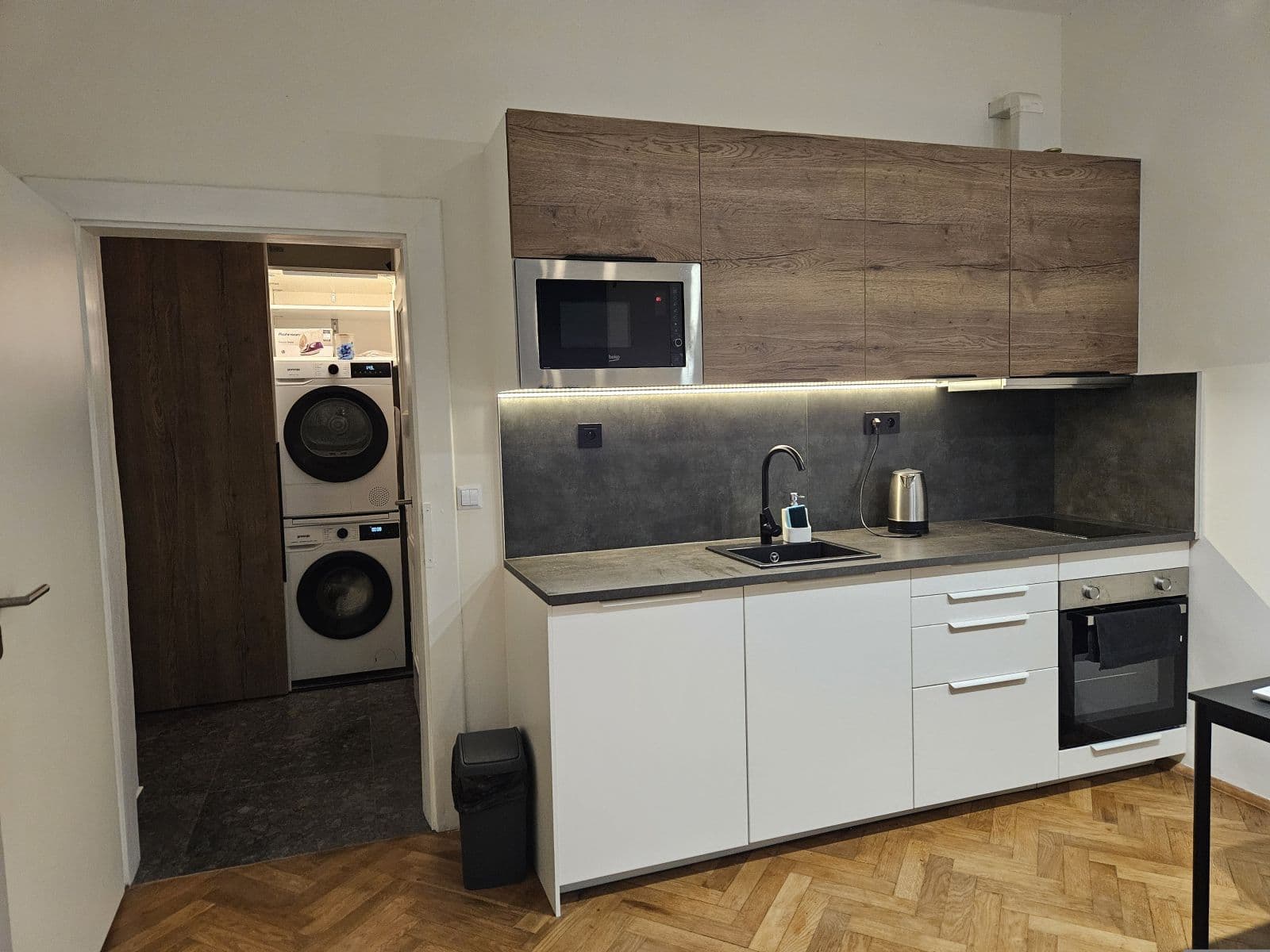 Prenájom bytu 27 m², Žerotínova, Praha, Praha Prenájom bytu 27 m², Žerotínova, Praha, Praha