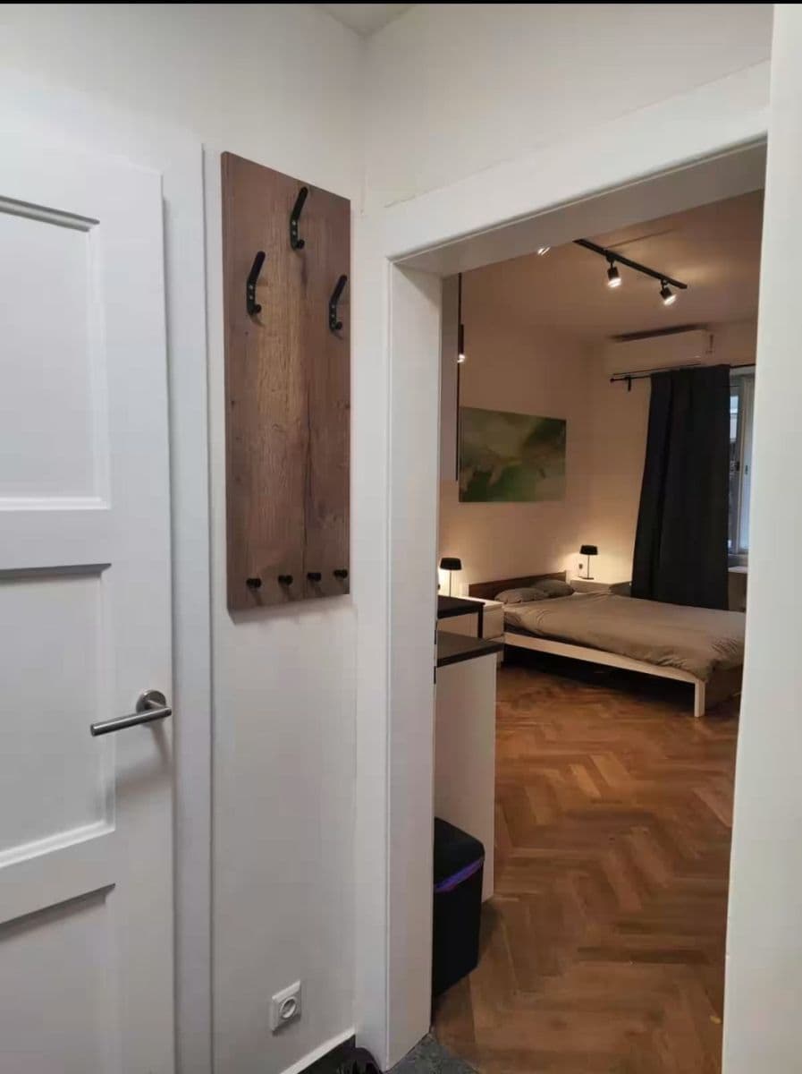Prenájom bytu 27 m², Žerotínova, Praha, Praha Prenájom bytu 27 m², Žerotínova, Praha, Praha