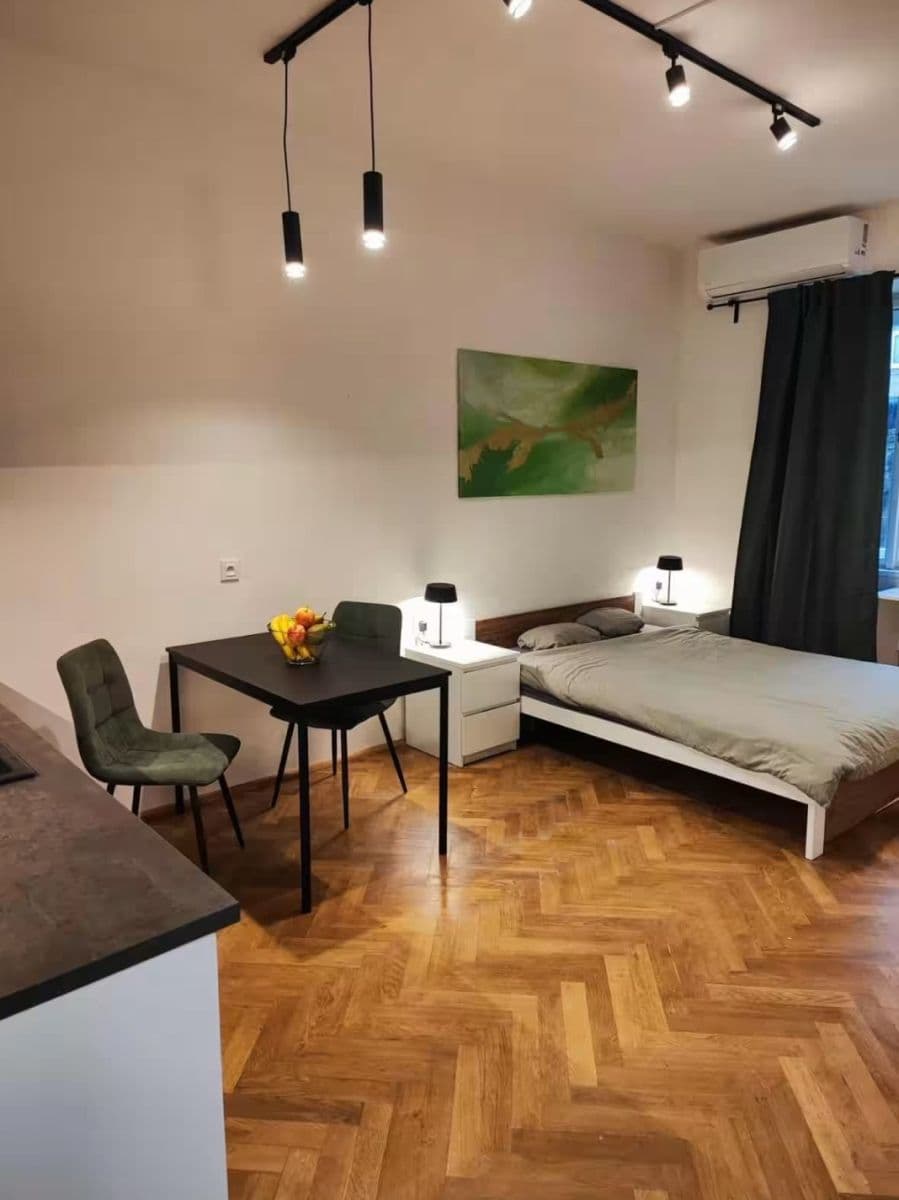Prenájom bytu 27 m², Žerotínova, Praha, Praha Prenájom bytu 27 m², Žerotínova, Praha, Praha