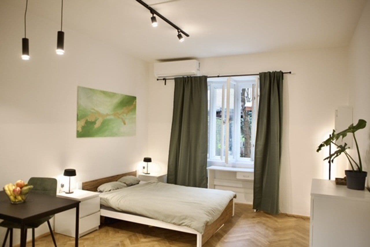 Prenájom bytu 27 m², Žerotínova, Praha, Praha Prenájom bytu 27 m², Žerotínova, Praha, Praha