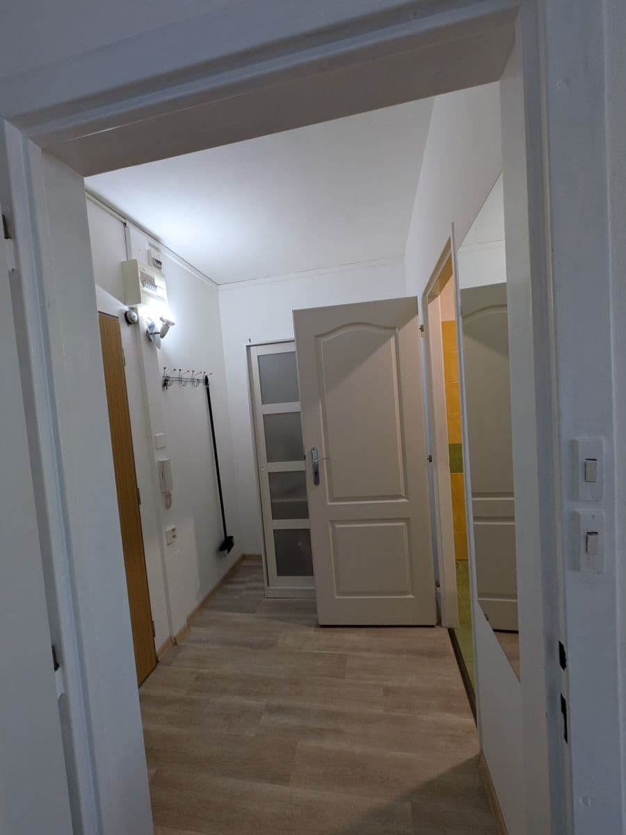 Prenájom bytu 1-izbový 35 m², Valentova, Praha, Praha Prenájom bytu 1-izbový 35 m², Valentova, Praha, Praha