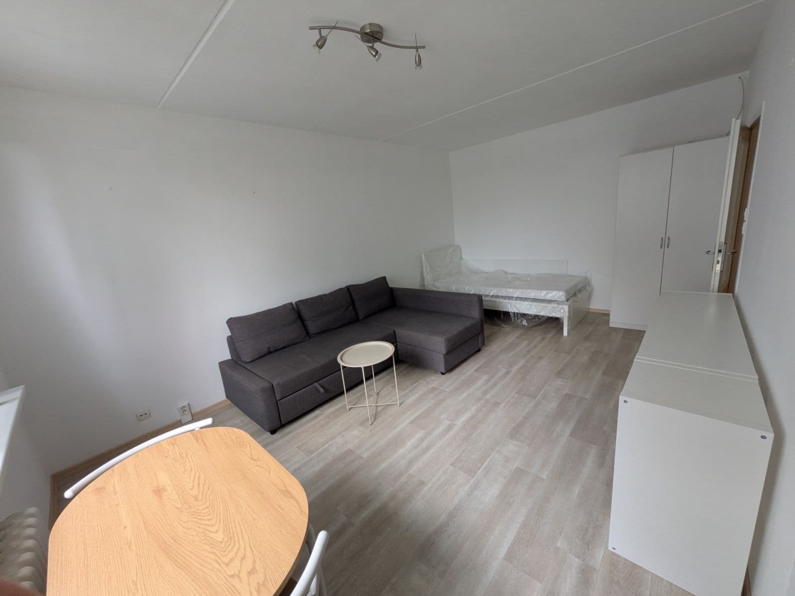 Prenájom bytu 1-izbový 35 m², Valentova, Praha, Praha Prenájom bytu 1-izbový 35 m², Valentova, Praha, Praha