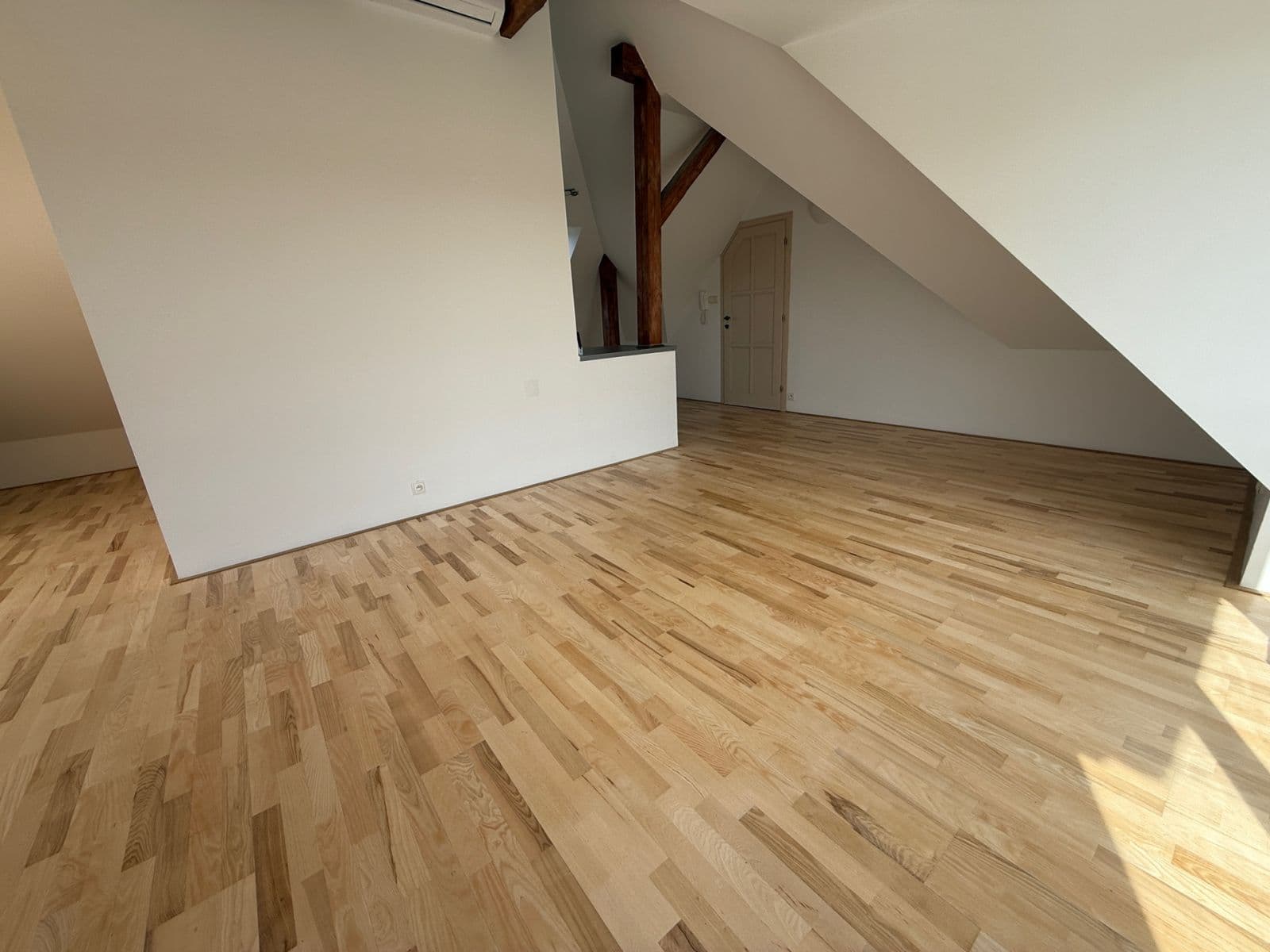 Prenájom bytu 85 m², Na Pískách, Praha, Praha Prenájom bytu 85 m², Na Pískách, Praha, Praha