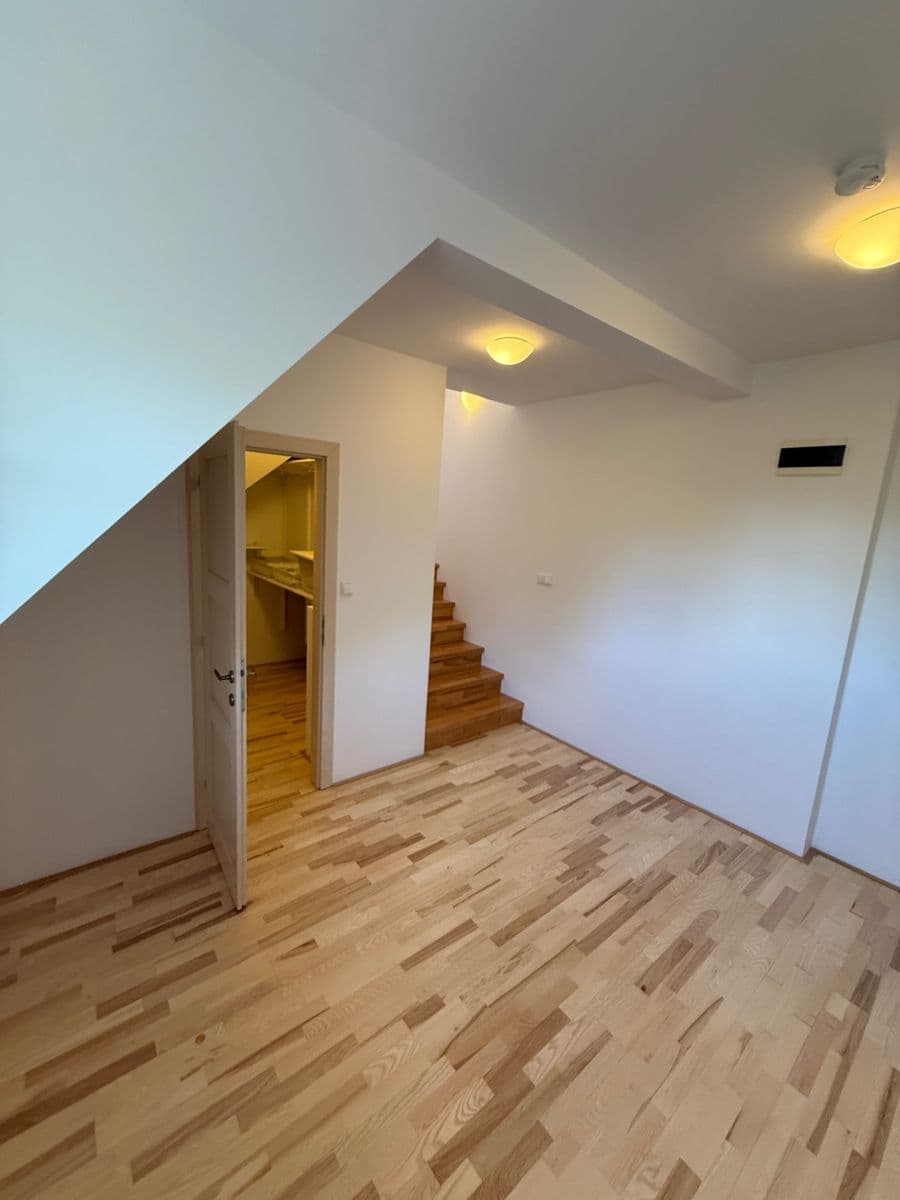 Prenájom bytu 85 m², Na Pískách, Praha, Praha Prenájom bytu 85 m², Na Pískách, Praha, Praha