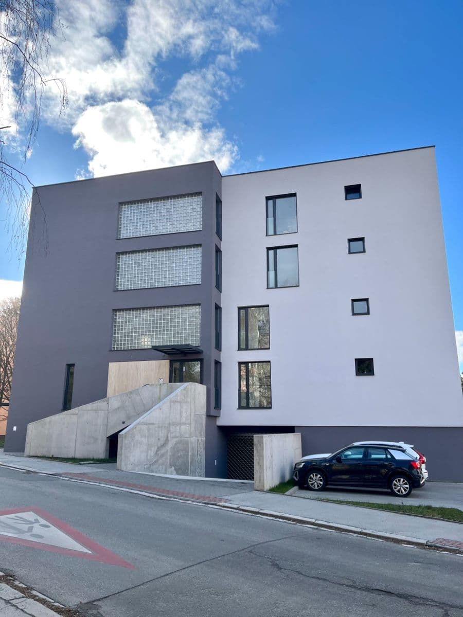 Prenájom garáže 12 m², Zborovská, Brno, Jihomoravský kraj Prenájom garáže 12 m², Zborovská, Brno, Jihomoravský kraj