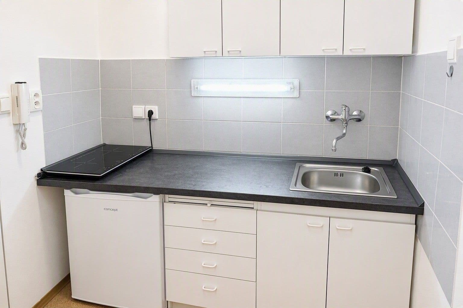 Prenájom bytu 1-izbový 29 m², Petrohradská, Praha, Praha Prenájom bytu 1-izbový 29 m², Petrohradská, Praha, Praha