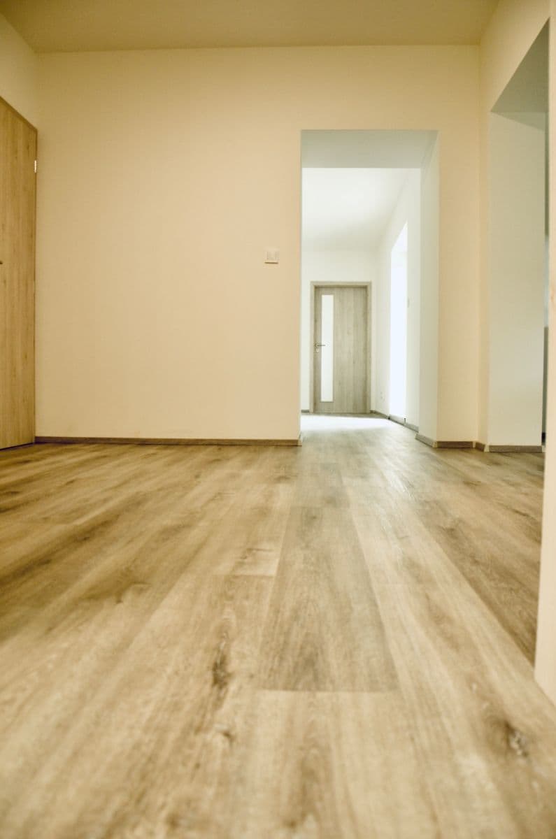 Prenájom bytu 4-izbový 74 m², Vranov, Středočeský kraj Prenájom bytu 4-izbový 74 m², Vranov, Středočeský kraj