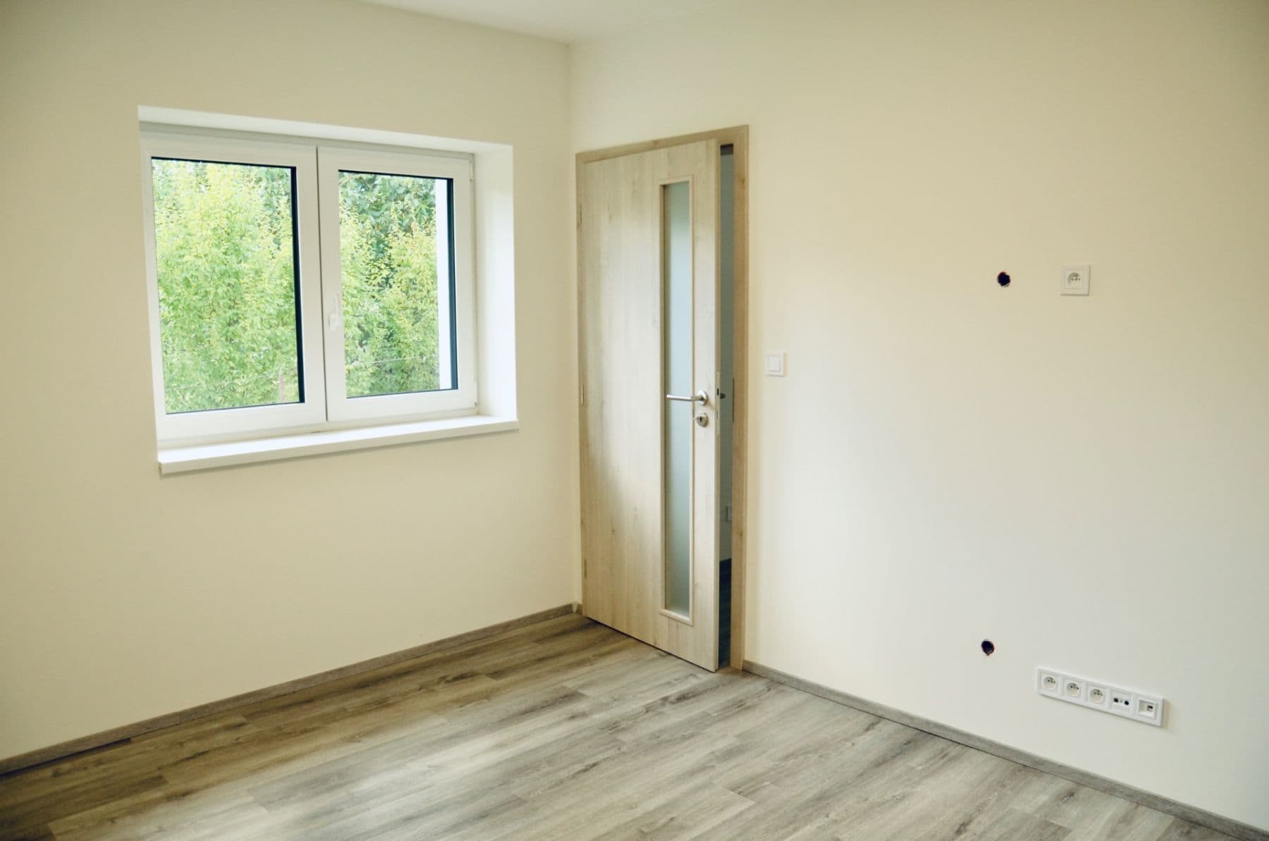 Prenájom bytu 4-izbový 74 m², Vranov, Středočeský kraj Prenájom bytu 4-izbový 74 m², Vranov, Středočeský kraj