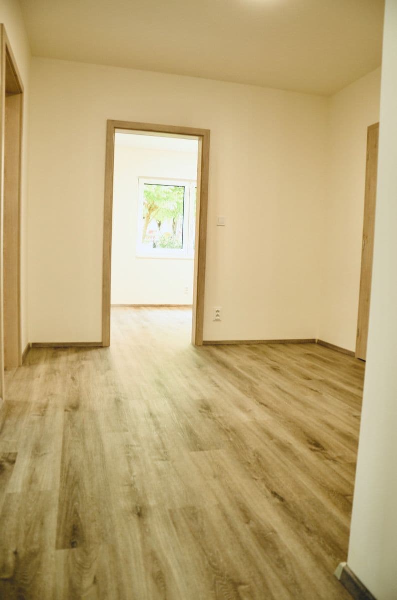 Prenájom bytu 4-izbový 74 m², Vranov, Středočeský kraj Prenájom bytu 4-izbový 74 m², Vranov, Středočeský kraj
