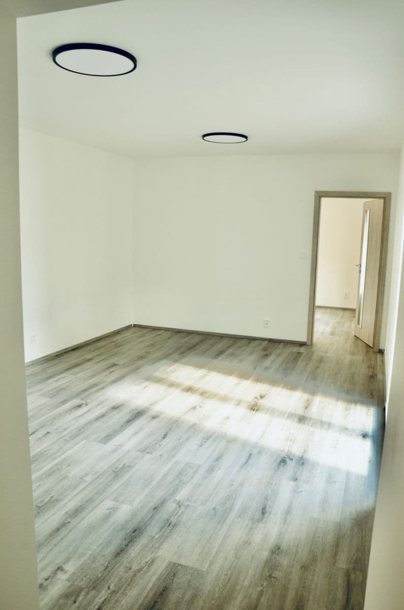 Prenájom bytu 4-izbový 74 m², Vranov, Středočeský kraj Prenájom bytu 4-izbový 74 m², Vranov, Středočeský kraj