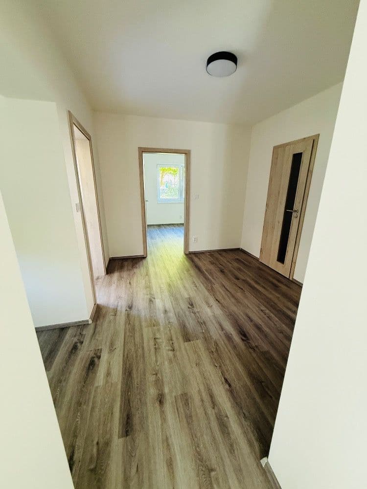 Prenájom bytu 3-izbový 74 m², Vranov, Středočeský kraj Prenájom bytu 3-izbový 74 m², Vranov, Středočeský kraj