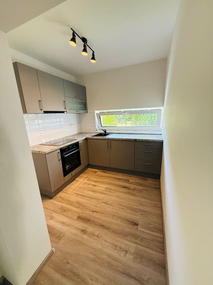 Prenájom bytu 3-izbový 74 m², Vranov, Středočeský kraj Prenájom bytu 3-izbový 74 m², Vranov, Středočeský kraj