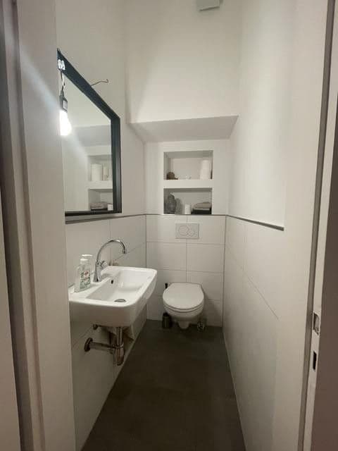 Prenájom bytu 3-izbový 86 m², Kreuzbergstraße 20, Düsseldorf, Severné Porýnie - Westfálsko Prenájom bytu 3-izbový 86 m², Kreuzbergstraße 20, Düsseldorf, Severné Porýnie - Westfálsko