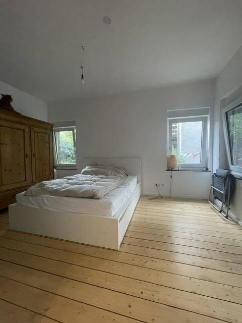 Prenájom bytu 3-izbový 86 m², Kreuzbergstraße 20, Düsseldorf, Severné Porýnie - Westfálsko Prenájom bytu 3-izbový 86 m², Kreuzbergstraße 20, Düsseldorf, Severné Porýnie - Westfálsko
