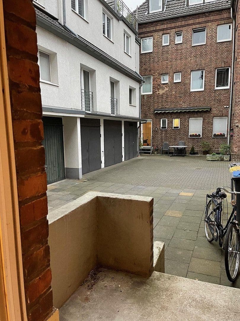 Prenájom bytu 3-izbový 86 m², Kreuzbergstraße 20, Düsseldorf, Severné Porýnie - Westfálsko Prenájom bytu 3-izbový 86 m², Kreuzbergstraße 20, Düsseldorf, Severné Porýnie - Westfálsko