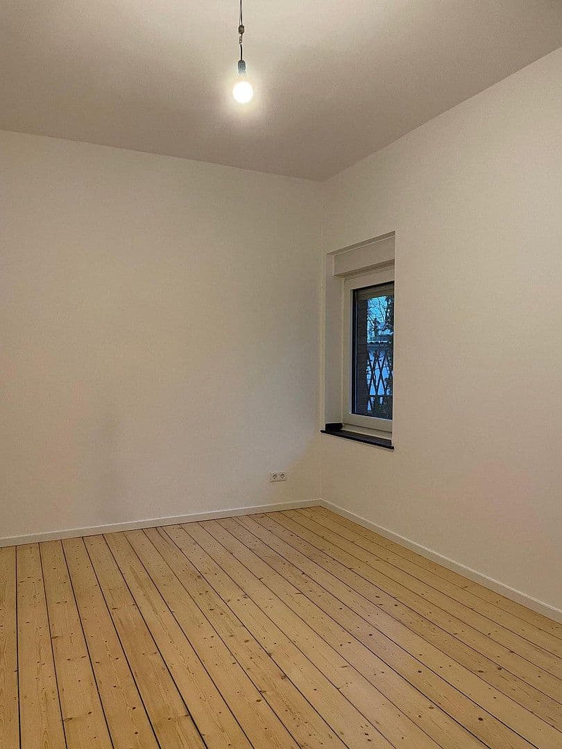 Prenájom bytu 3-izbový 86 m², Kreuzbergstraße 20, Düsseldorf, Severné Porýnie - Westfálsko Prenájom bytu 3-izbový 86 m², Kreuzbergstraße 20, Düsseldorf, Severné Porýnie - Westfálsko