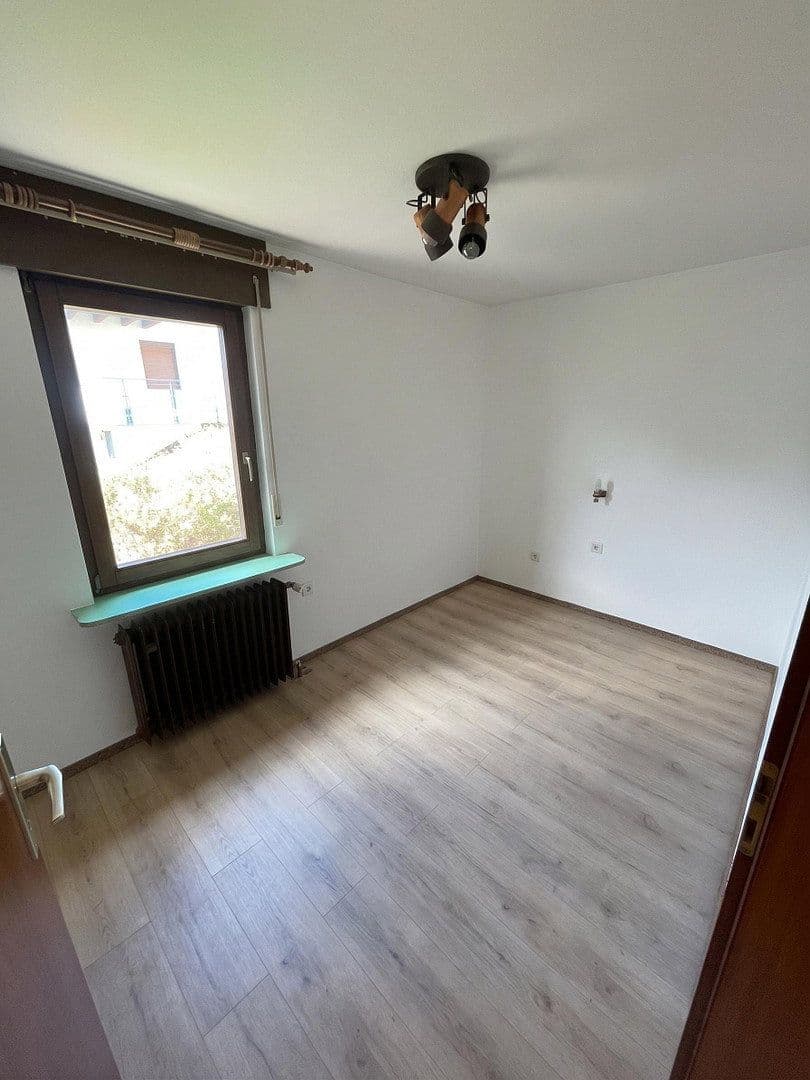 Prenájom bytu 4-izbový 120 m², Lauterbach, Bádensko-Wurttembersko Prenájom bytu 4-izbový 120 m², Lauterbach, Bádensko-Wurttembersko