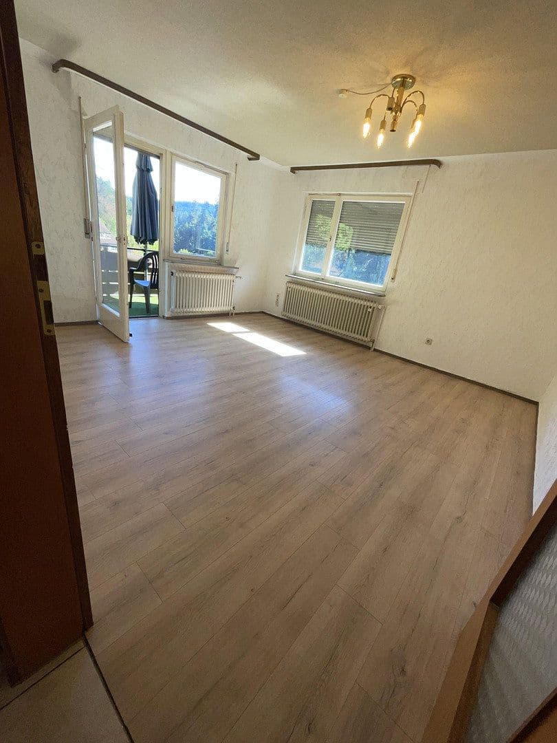 Prenájom bytu 4-izbový 120 m², Lauterbach, Bádensko-Wurttembersko Prenájom bytu 4-izbový 120 m², Lauterbach, Bádensko-Wurttembersko