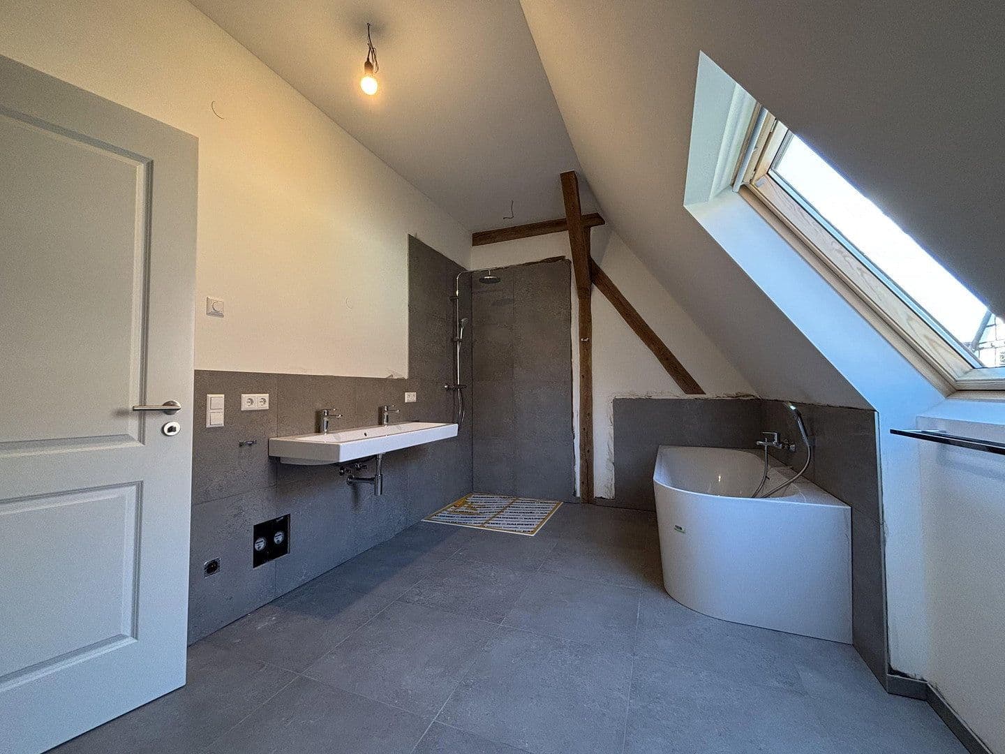 Prenájom bytu 4-izbový 147 m², Niefern-Öschelbronn, Bádensko-Wurttembersko Prenájom bytu 4-izbový 147 m², Niefern-Öschelbronn, Bádensko-Wurttembersko