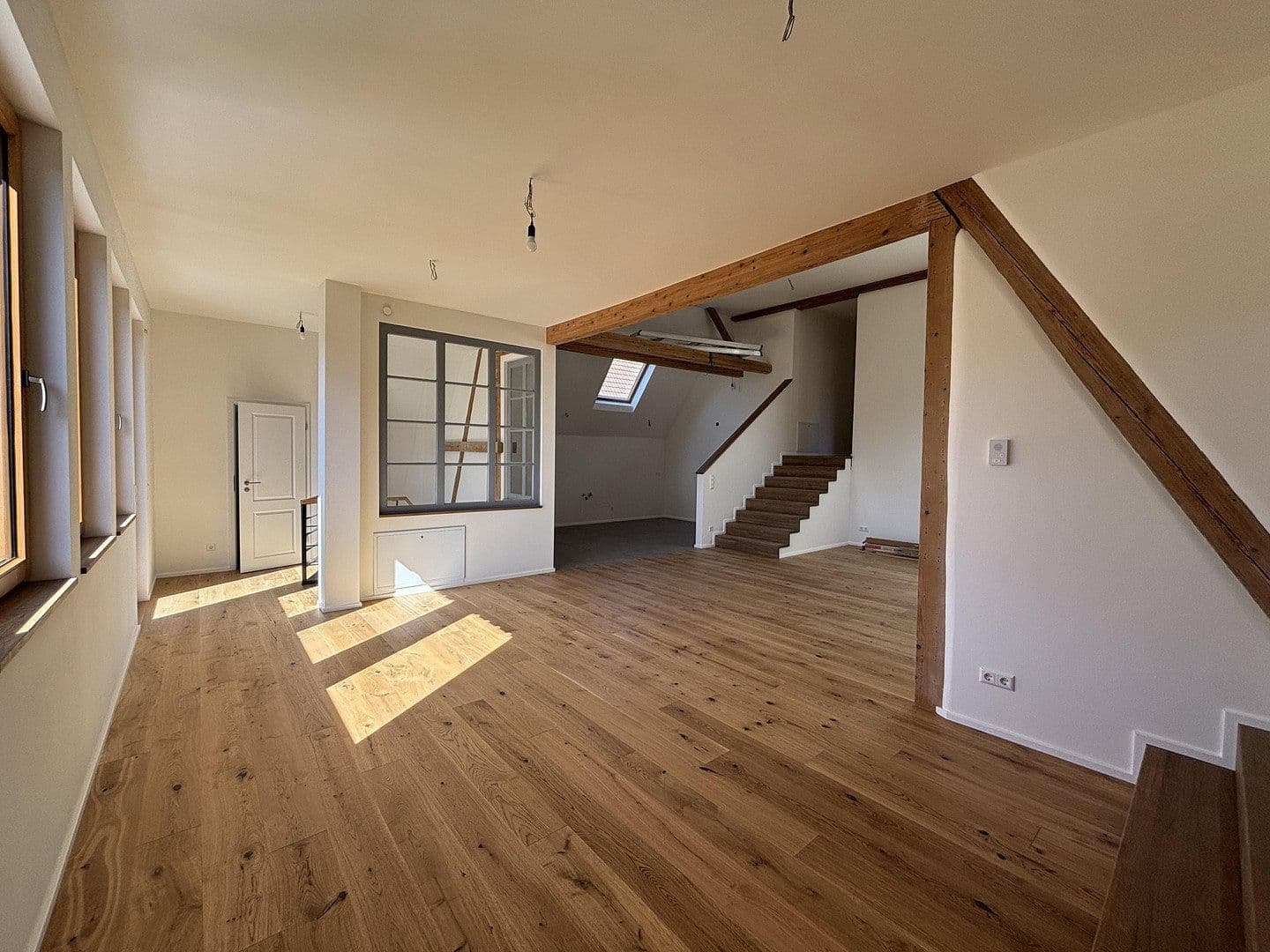 Prenájom bytu 4-izbový 147 m², Niefern-Öschelbronn, Bádensko-Wurttembersko Prenájom bytu 4-izbový 147 m², Niefern-Öschelbronn, Bádensko-Wurttembersko