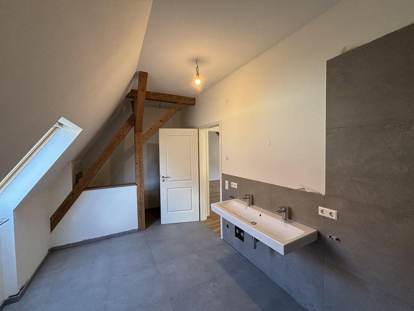 Prenájom bytu 4-izbový 147 m², Niefern-Öschelbronn, Bádensko-Wurttembersko Prenájom bytu 4-izbový 147 m², Niefern-Öschelbronn, Bádensko-Wurttembersko