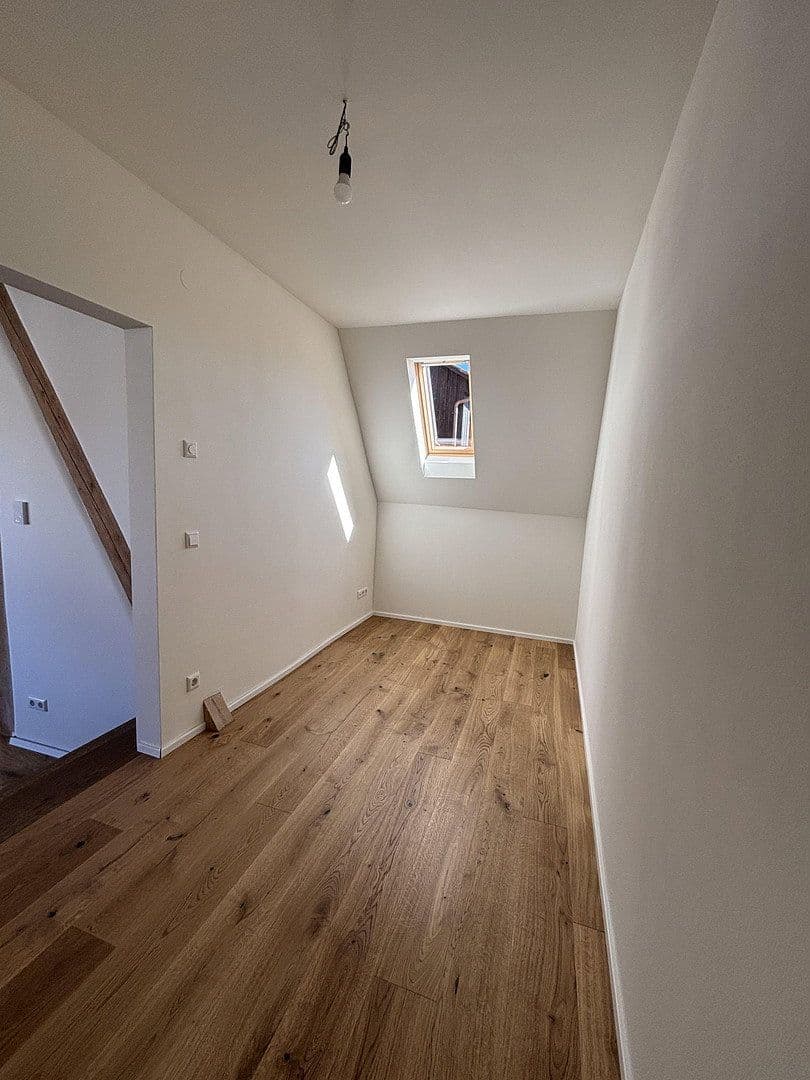 Prenájom bytu 4-izbový 147 m², Niefern-Öschelbronn, Bádensko-Wurttembersko Prenájom bytu 4-izbový 147 m², Niefern-Öschelbronn, Bádensko-Wurttembersko