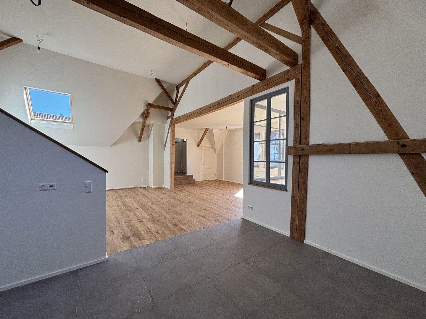 Prenájom bytu 4-izbový 147 m², Niefern-Öschelbronn, Bádensko-Wurttembersko Prenájom bytu 4-izbový 147 m², Niefern-Öschelbronn, Bádensko-Wurttembersko