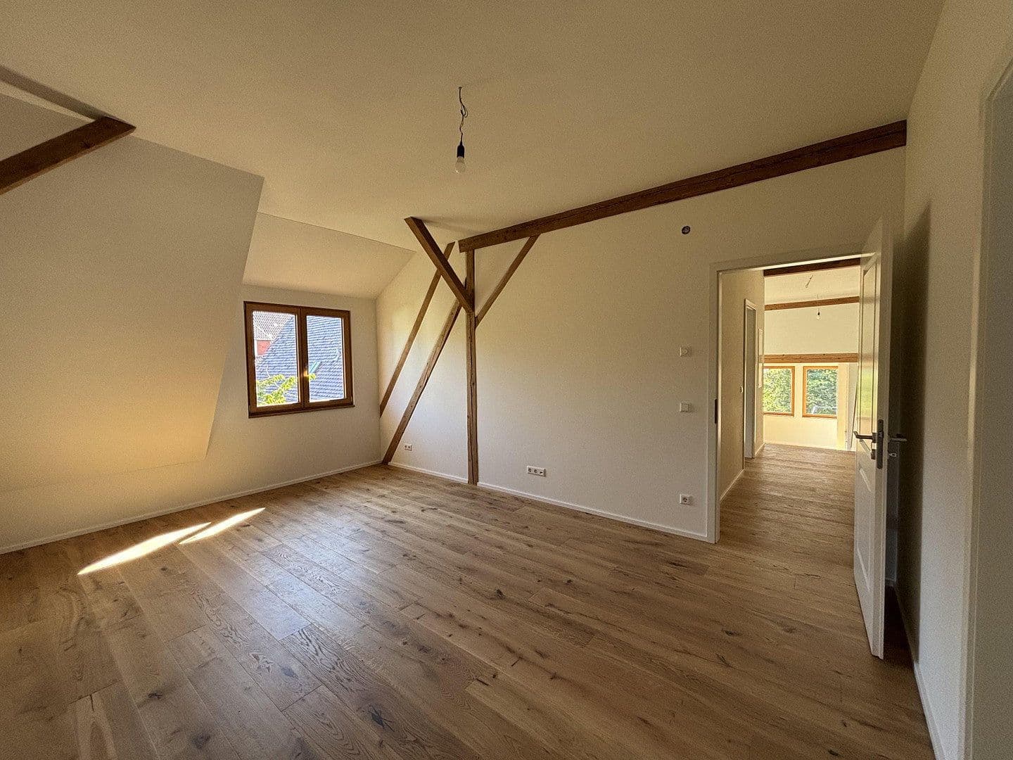 Prenájom bytu 4-izbový 147 m², Niefern-Öschelbronn, Bádensko-Wurttembersko Prenájom bytu 4-izbový 147 m², Niefern-Öschelbronn, Bádensko-Wurttembersko