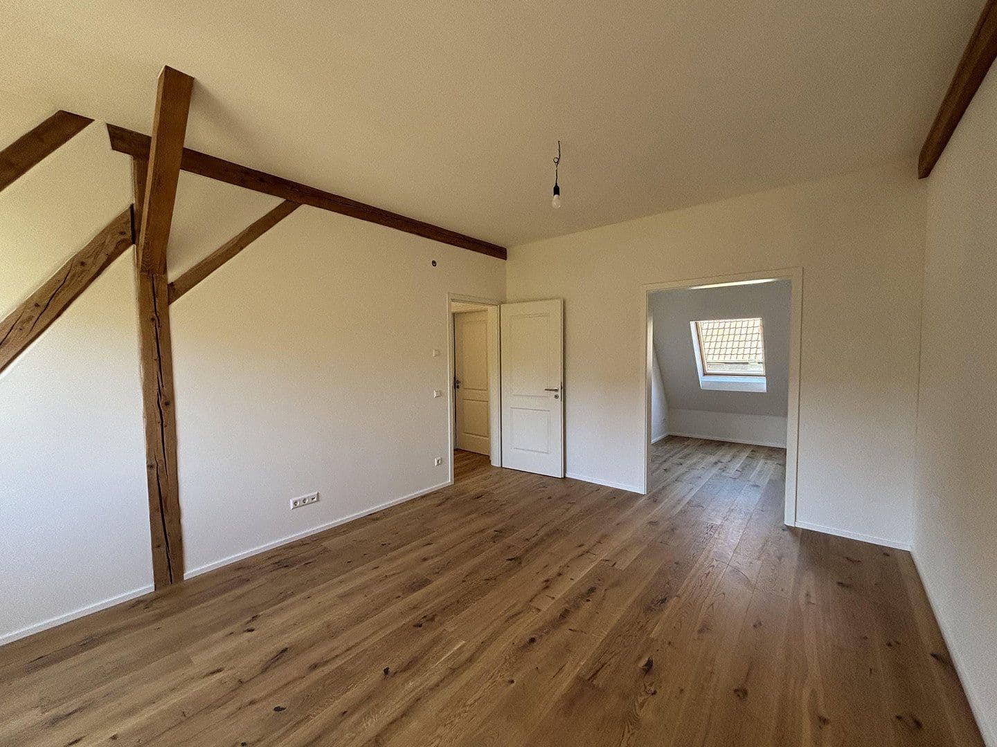 Prenájom bytu 4-izbový 147 m², Niefern-Öschelbronn, Bádensko-Wurttembersko Prenájom bytu 4-izbový 147 m², Niefern-Öschelbronn, Bádensko-Wurttembersko